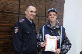 Полицейские в Арсеньеве наградили дружинников за активное участие в охране общественного порядка 2