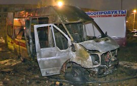 Машина скорой помощи сгорела после лобового столкновения (Владивосток)