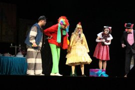 Премьера спектакля «Кошкин дом» состоялась 9 апреля на сцене Дворца культуры «Прогресс» 4