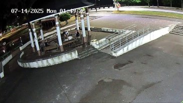 Пианино, установленное в ротонде, не простояло и несколько дней…