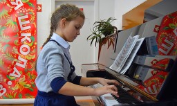 Юные пианисты - мамам 1