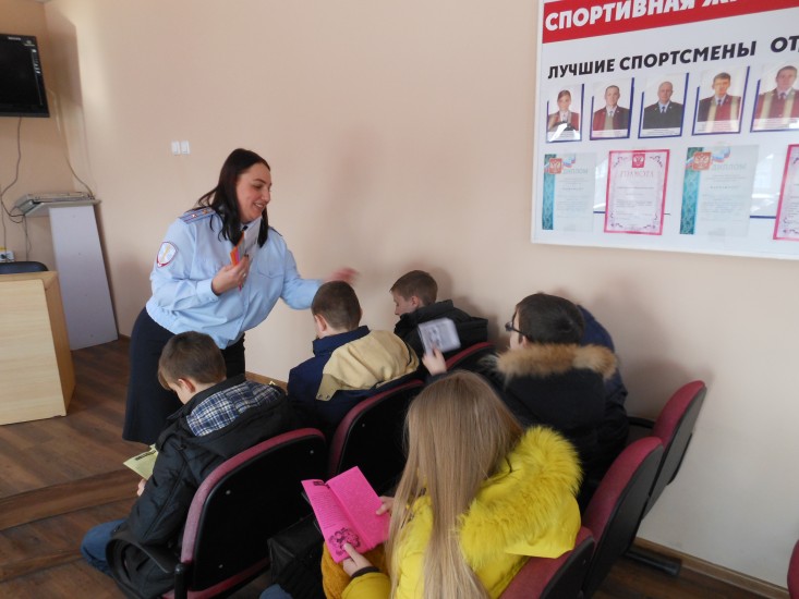 Полицейские пригласили школьников на экскурсию в МОМВД России «Арсеньевский»