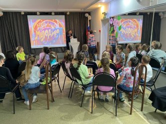 В Арсеньеве в детском лагере «Синяя птица» создали «музей асфальтовой живописи»
