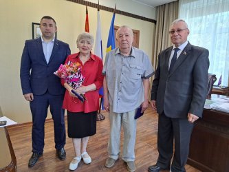 Четырем арсеньевским семьям вручены Почетные знаки Приморского края «Семейная доблесть»