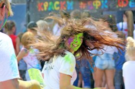 Фестивали красок и волшебных шаров состоялись в минувшую субботу в городе Арсеньев