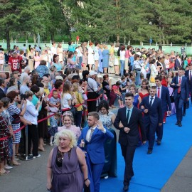 25 июня в Арсеньеве прошел единый выпускной вечер 1