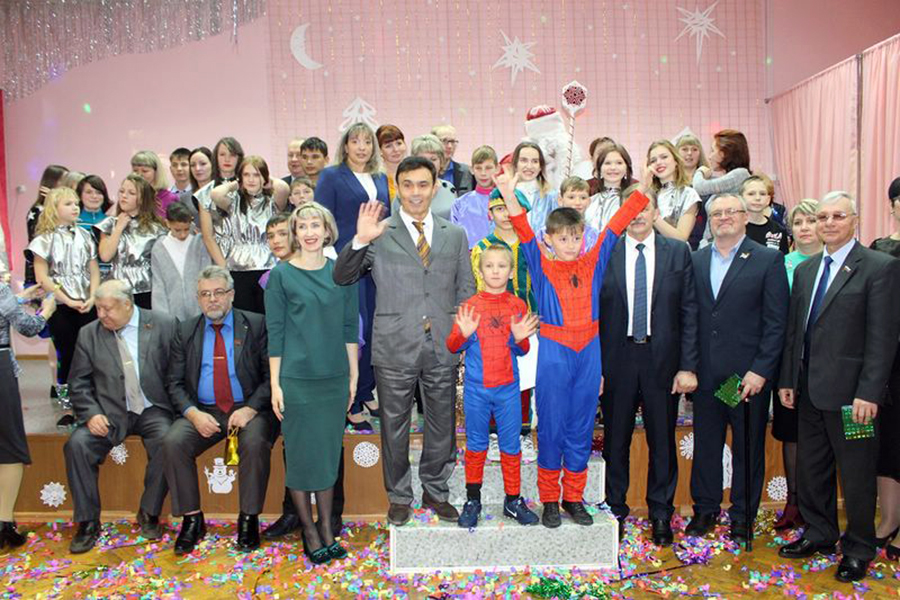 Приморские парламентарии приехали на праздник к детям-сиротам