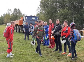 В Арсеньеве прошли парашютные прыжки – в честь Дня города 4