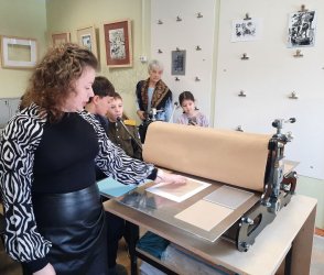 В Детской школе искусств открылась мастерская печатной графики