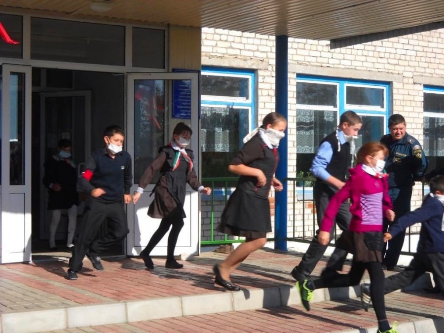 Неизвестные заминировали 70 школ в Хабаровске