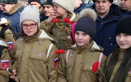 В День памяти арсеньевцы собрались возле памятника Герою России О.Н. Пешкову