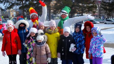 В Арсеньеве в ДК «Прогресс» прошла развлекательная программа «Зимние забавы» в Клубе выходного дня
