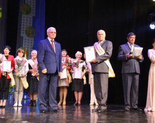 В Арсеньеве состоялось торжественное собрание и концерт – в честь юбилея города 1