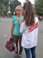 Волонтеры и молодогвардейцы Арсеньева провели акции, посвященные Дню Государственного флага России 4