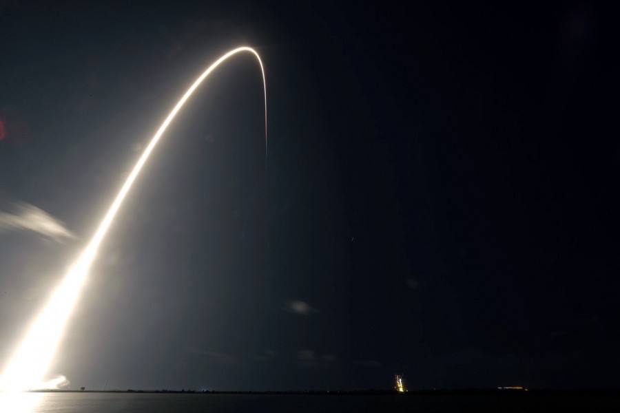 SpaceX вывела на орбиту 60 спутников. Их можно увидеть с Земли