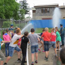 Во время летних каникул сотрудники МЧС России напоминают детям о пожарной безопасности 1