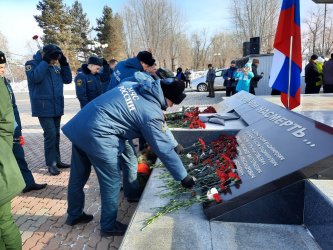 Арсеньевцы почтили память защитников Отечества 1