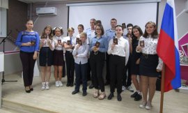 В Центральной городской библиотеке состоялась церемония вручения паспортов юным гражданам России
