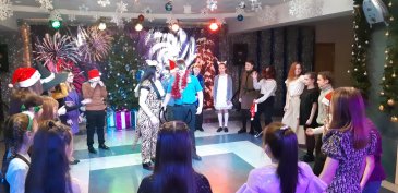 Во Дворце культуры «Прогресс» города Арсеньев прошли новогодние дискотеки 1
