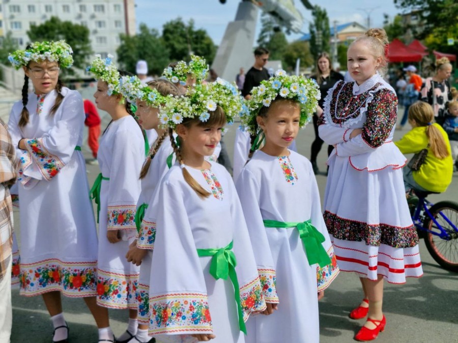 Традиционный фестиваль «Арсеньевская осень» торжественно открылся на площади ДК «Прогресс»