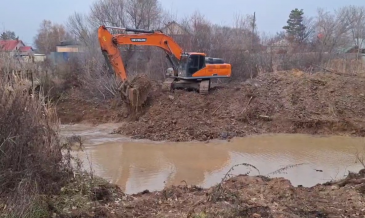 Очистка русла реки Дачной продолжается!