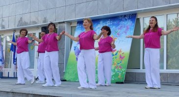 В Арсеньеве открылся сезон танцевальных ретро-площадок «Летние вечера 50+».