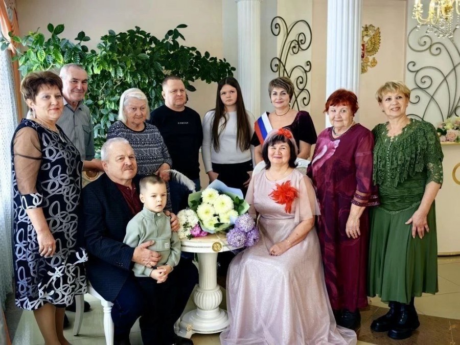 «Рубиновые» юбиляры первыми в наступившем году отметили семейное торжество «Рубиновые» юбиляры первыми в наступившем году отметили семейное торжество