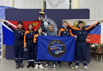 Команда школы №8-серебряный призер Всероссийских соревнований среди школьных спасательных отрядов