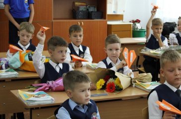 Торжественные линейки прошли сегодня в школах города 0