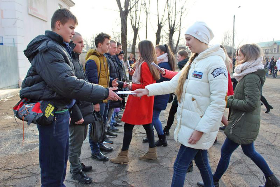 13 ноября из Арсеньева отправилась служить группа призывников