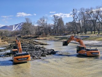 Работы на реке Дачной временно приостановлены