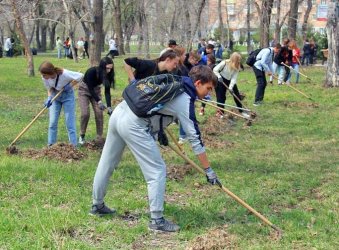 В Арсеньеве прошли акции по весенней уборке города в рамках Всероссийского субботника.