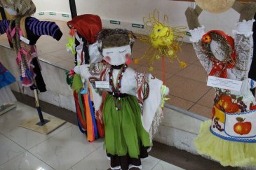 В арсеньевском ДК «Прогресс» оформлена выставка масленичных кукол