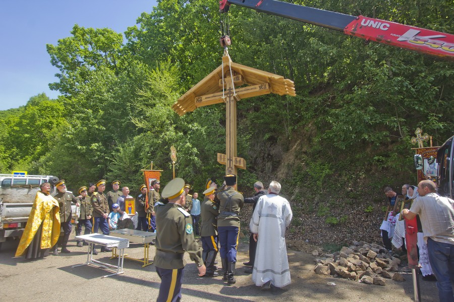 На въезде в Анучино установлен новый Крест