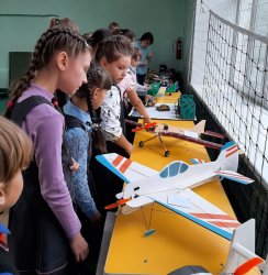 В школах города Арсеньев продолжается выставка-конкурс моделей «Во славу русского оружия» 1