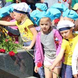 22 июня в Арсеньеве состоялась церемония возложения цветов к обелиску Славы 8