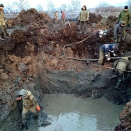 В Приморье поисковики подняли из болота останки самолета времен Великой Отечественной 1