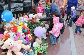 Жители Арсеньева почтили память жертв трагедии в Кемерово 5