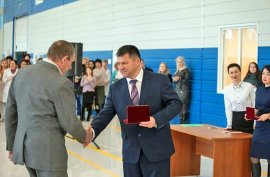 Андрей Тарасенко вручил государственные награды сотрудникам завода «Прогресс» 0