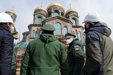 Мозаику с Путиным убрали, открытие храма Минобороны отложили