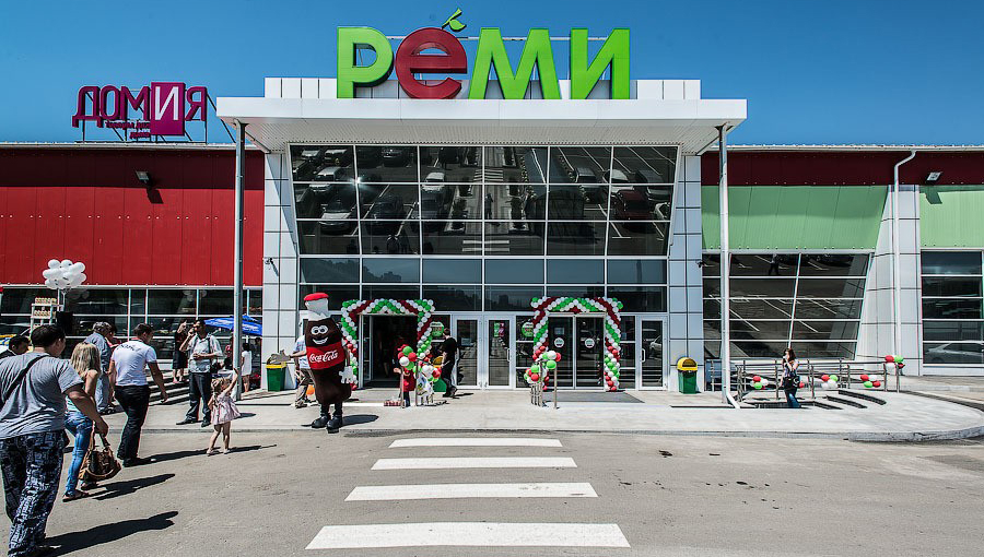 Судебные приставы закрыли супермаркет «Реми» во Владивостоке