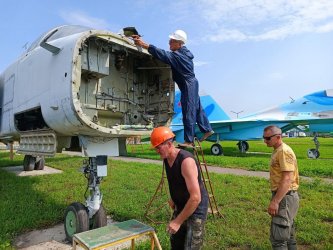 В Дальневосточном музее авиации идет реставрация нового экспоната - Су-24 1