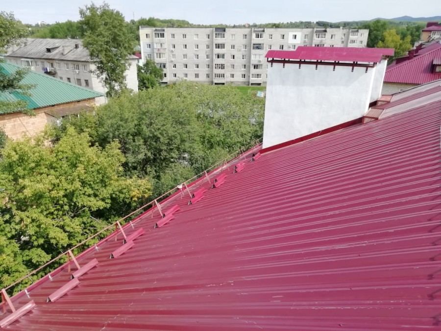 Новые крыши появились на трех многоквартирных домах Арсеньева