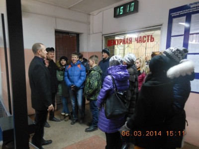Полицейские пригласили школьников на экскурсиюв МОМВД России «Арсеньевский»