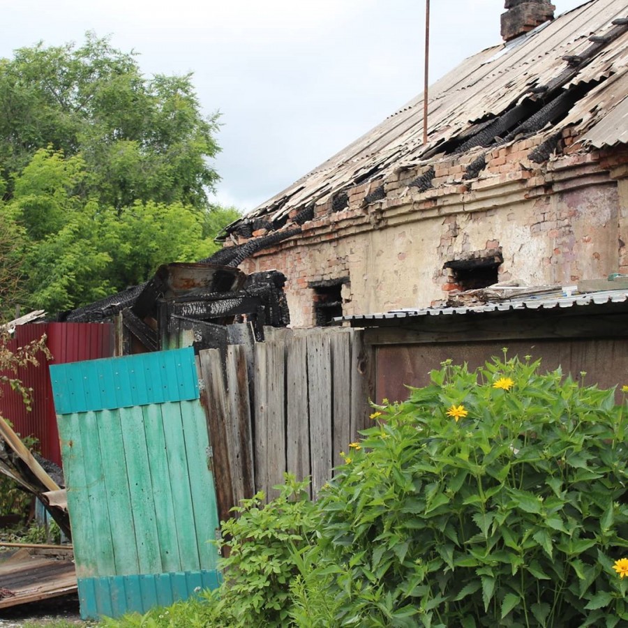 Полицейские спасли семью на пожаре