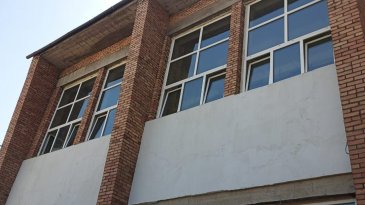 В спортивной школе «Юность» полным ходом идут ремонтные работы