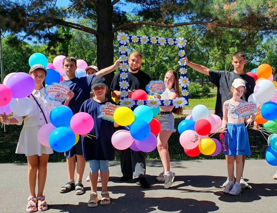 В Арсеньеве провели акцию, посвященная Дню семьи, любви и верности В Арсеньеве провели акцию, посвященная Дню семьи, любви и верности