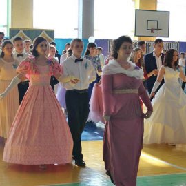 Старшеклассники Арсеньева собрались 15 февраля на благотворительный Сретенский бал 4