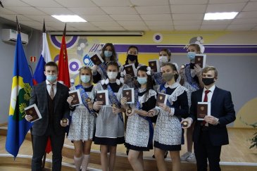 В школах Арсеньева состоялась церемония вручения аттестатов 3
