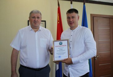 ​Глава Арсеньевского городского округа встретился с самбистом Юрием Осановым и его тренером 1
